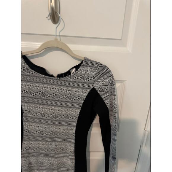 H&M Divided Color Block Long Sleeve Mini Dress - Picture 2 of 4